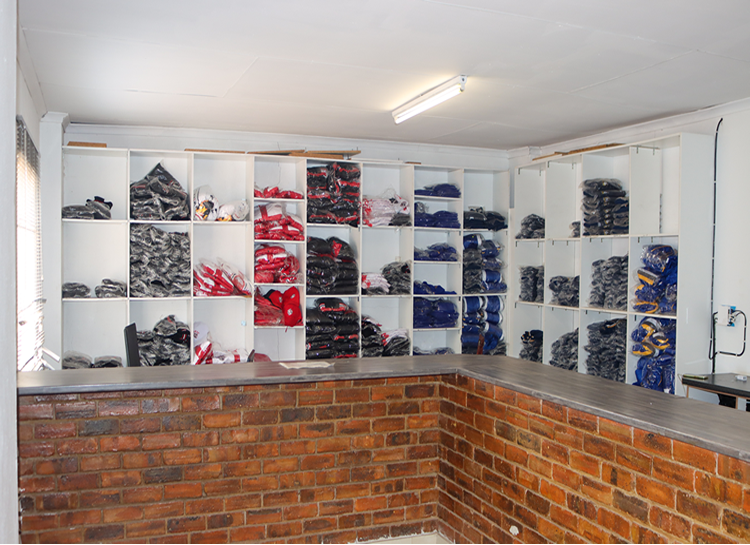 Uniform Shop 2